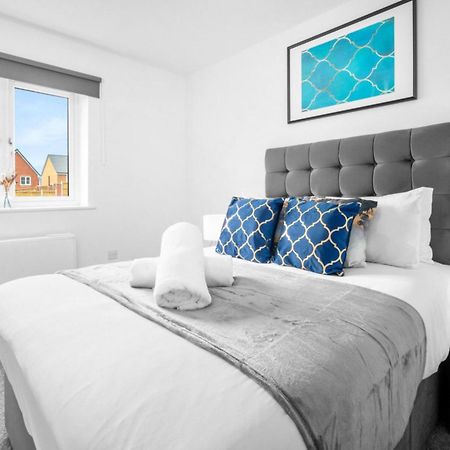 New 2 Bedroom Deluxe Apartment - Parking - Wifi & Netflix - Top Rated - 50C Cradley Heath Buitenkant foto