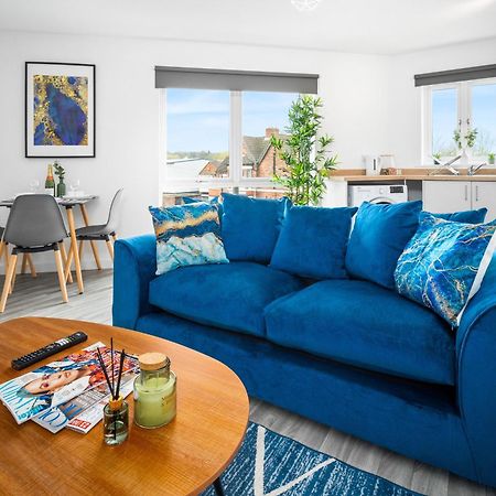 New 2 Bedroom Deluxe Apartment - Parking - Wifi & Netflix - Top Rated - 50C Cradley Heath Buitenkant foto