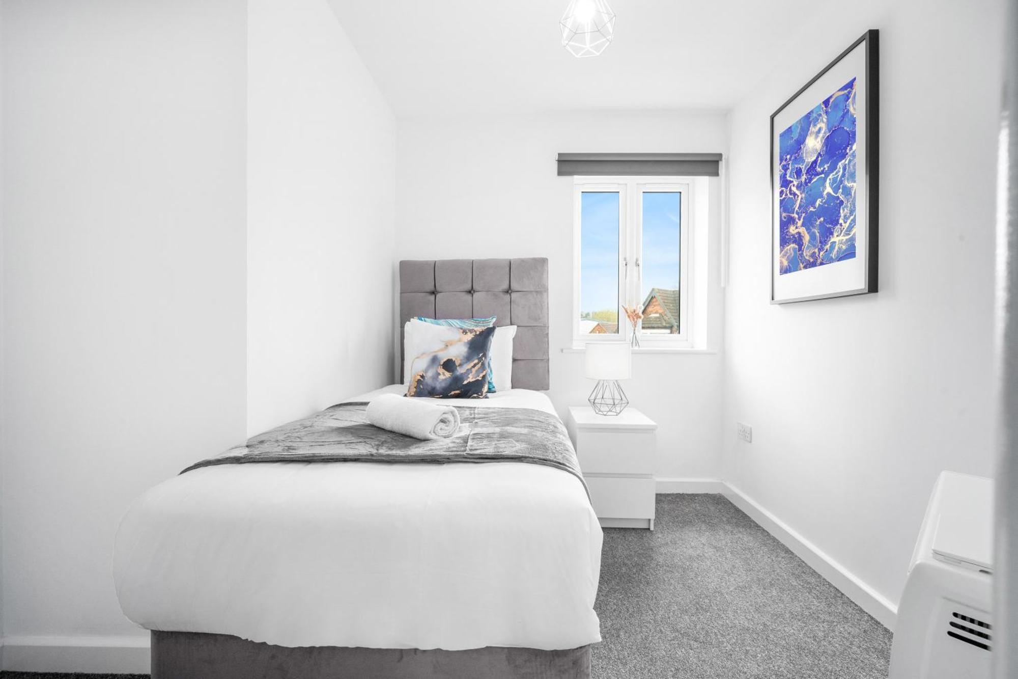 New 2 Bedroom Deluxe Apartment - Parking - Wifi & Netflix - Top Rated - 50C Cradley Heath Buitenkant foto